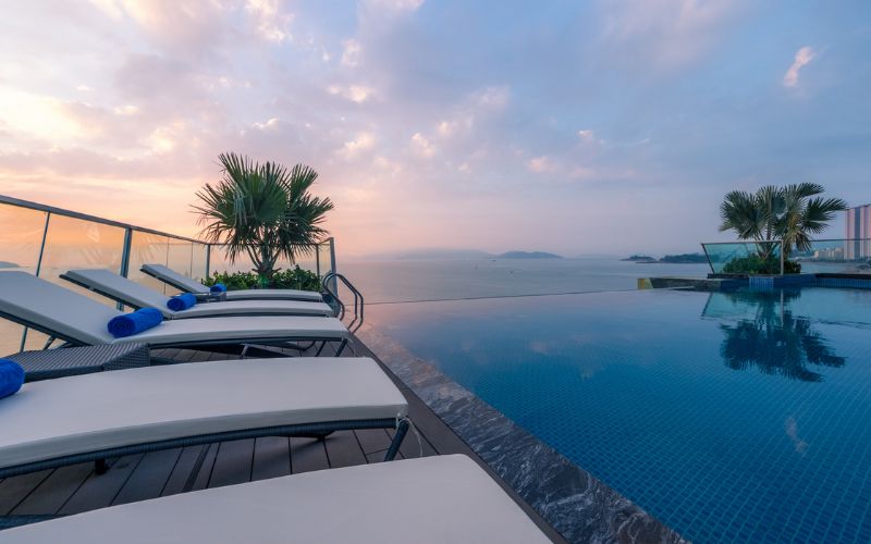 khách sạn nha trang có hồ bơi vô cực
