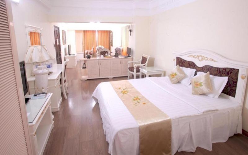 Khách sạn Classic Hoàng Long