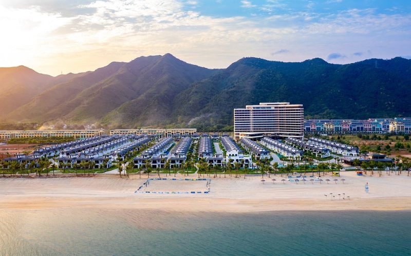 khách sạn có bãi biển riêng ở hạ long