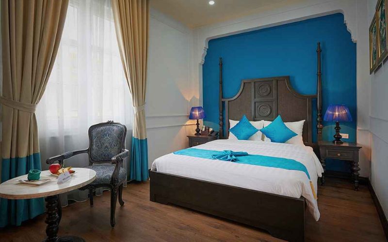 Manoir Des Arts Hotel