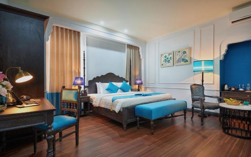 Manoir Des Arts Hotel