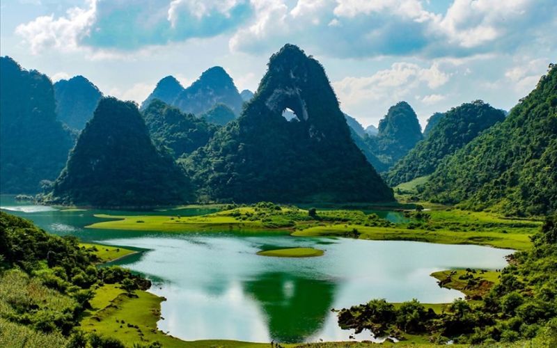 Núi Mắt Thần