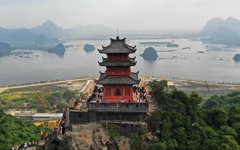 Vì sao nên đi du lịch chùa Hương tháng 10