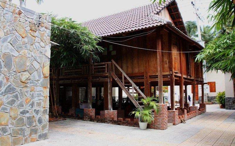 Khách sạn 1 & 10