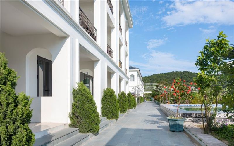 khách sạn 3 sao quan lạn​
