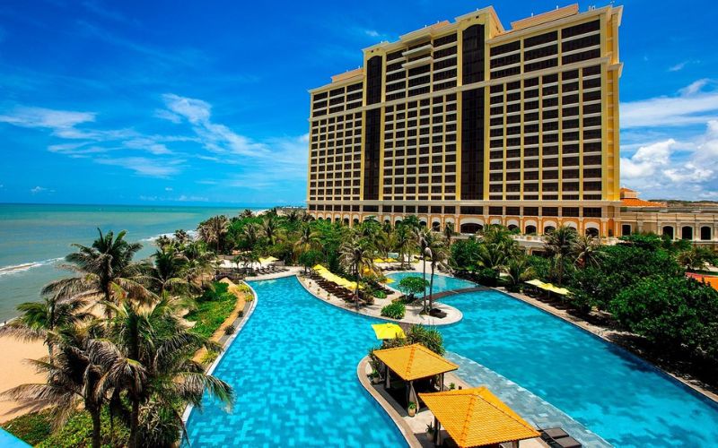 khách sạn hồ tràm​